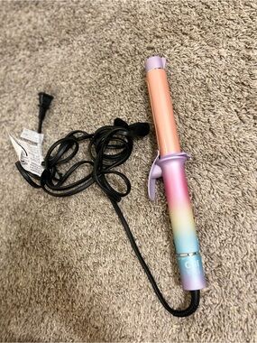 CHI curling iron. 1.25 barrel size. Used once!